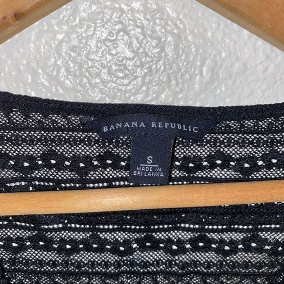 Banana Republic lace sheer cap sleeve V-neck top - Picture 6 of 6